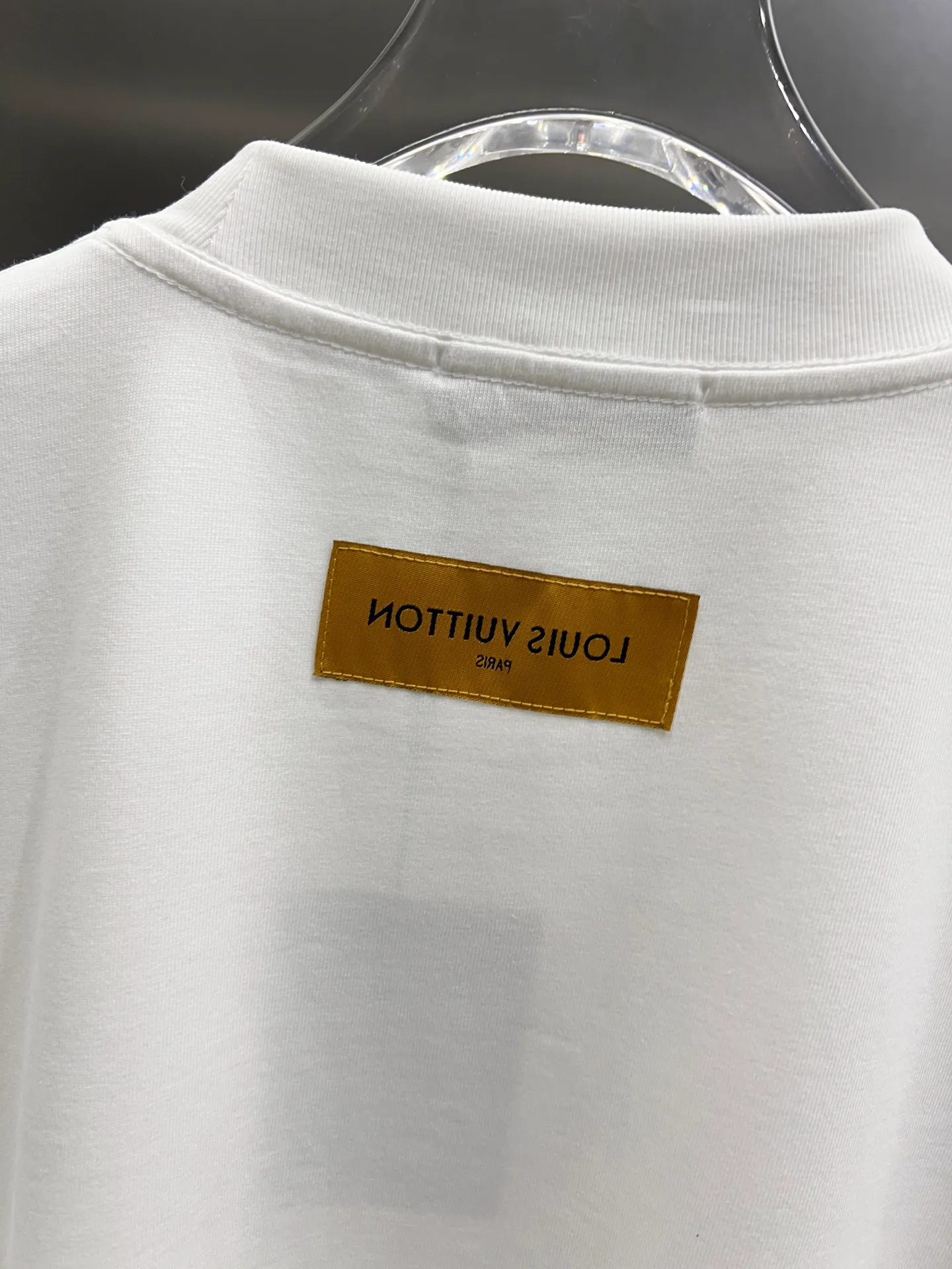 🅿️190 1v Louis* 2025 autumn and winter new style, classic letter three-dimensional foam printing + hot silver pearl diamond craft design, high-end version! Highly breathable and comfortable, customized double yarn plain cotton fabric. Short-sleeved T-shirt. Same style for men and women. Sizes S M L XL XXL Five sizes black white